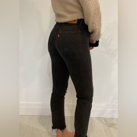 Levi’s black high rise jeans - Picture 2 of 6